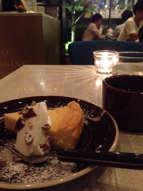 今日はベイクドチーズケーキです