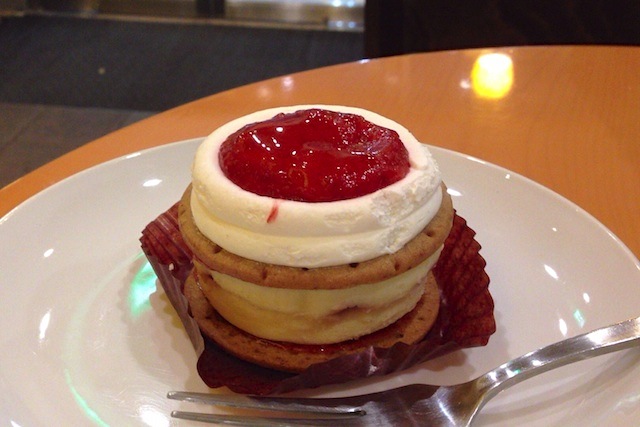 今日はチーズケーキです