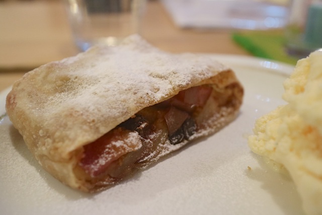 今日はシュトゥルーデルです