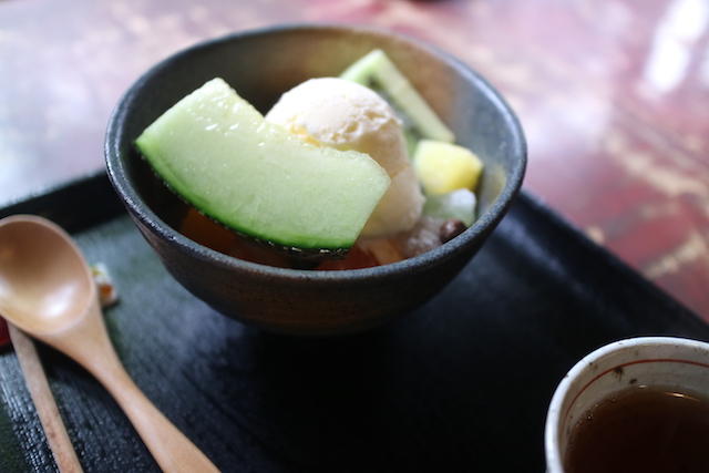 今日はクリームあんみつです