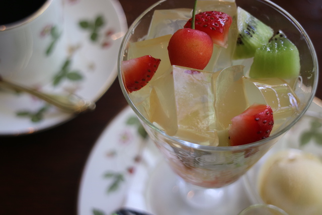 今日はフルーツゼリーです