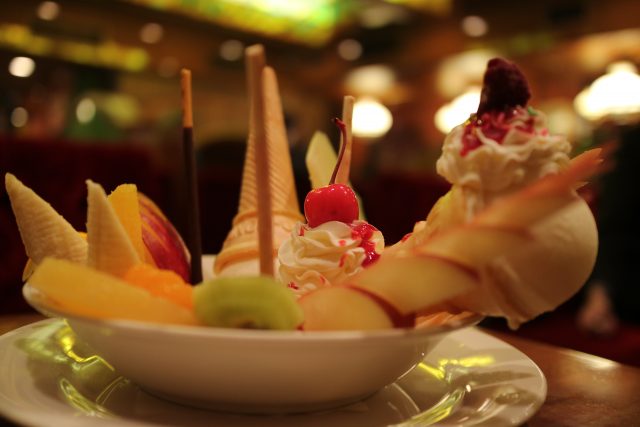 今日はプリンアラモードです