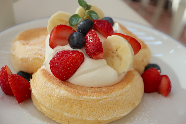 今日はフレッシュフルーツパンケーキです