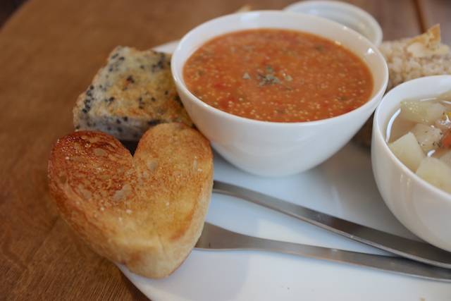 今日はトマトとあわのカレープレートです