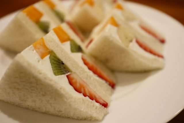 今日はフルーツサンドイッチです