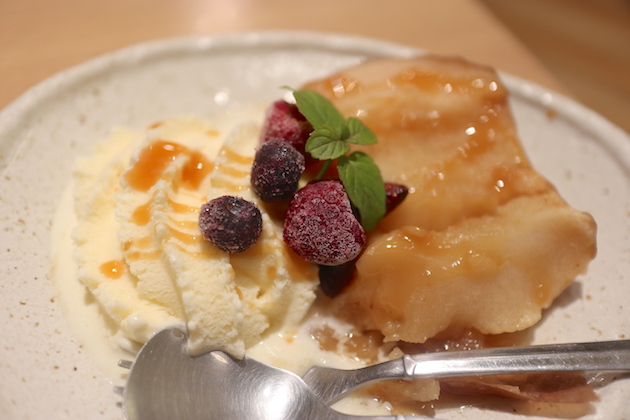 今日は焼きりんご ソフトクリーム添えです