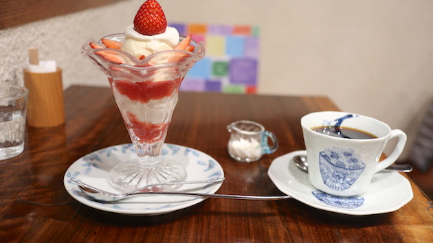 今日はいちごパフェです