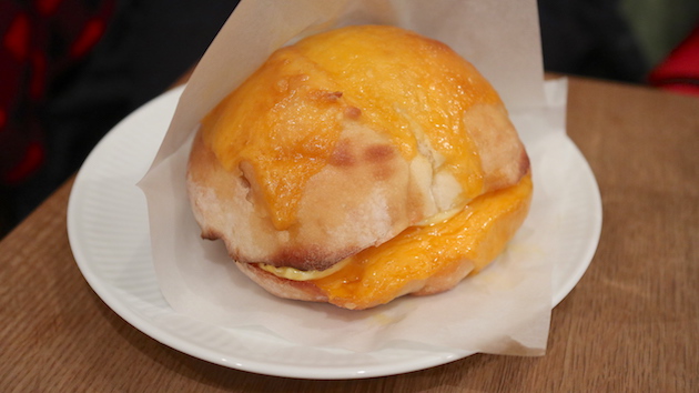 今日はチーズトーストです