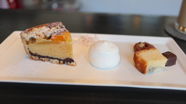 今日は季節のタルトです