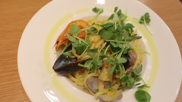 今日は塩麹と魚介のパスタです