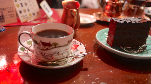 今日はチョコレートケーキです