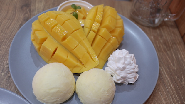 今日はWマンゴーwaffleです