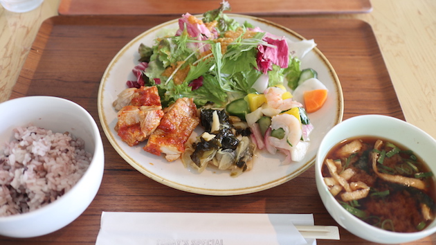 今日は一汁五菜プレートです