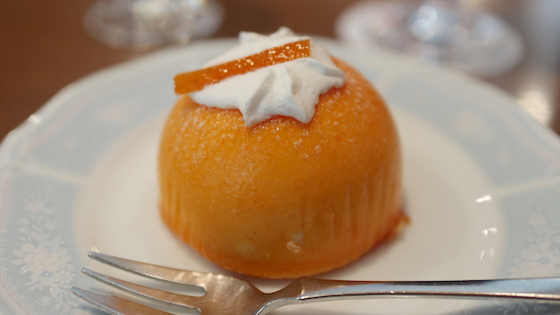 今日はオレンジクリームケーキです