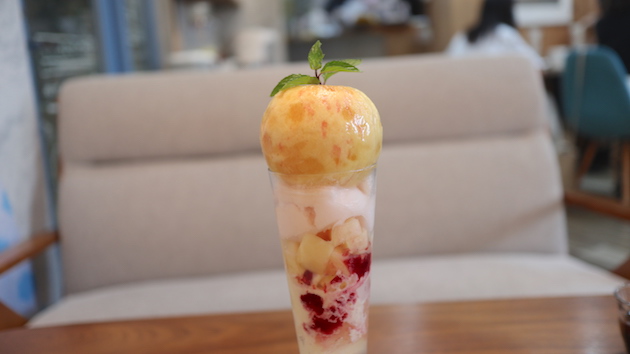 今日は桃パフェ ペルスペシャルです
