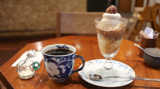 今日はモンブランパフェです
