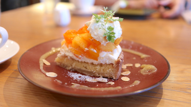 今日は柿のチーズタルトです