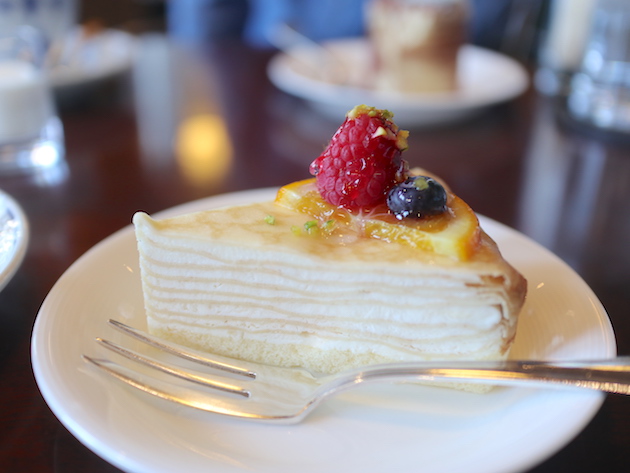 今日はミルクレープです