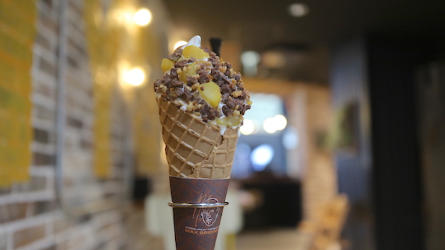 今日はホワイトチョコレートマロンソフトクリームです