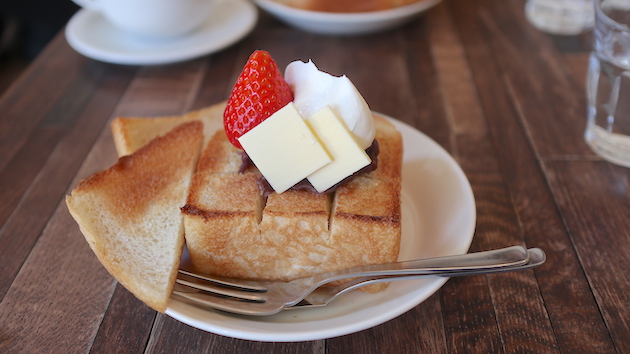 今日はあんバタートーストです