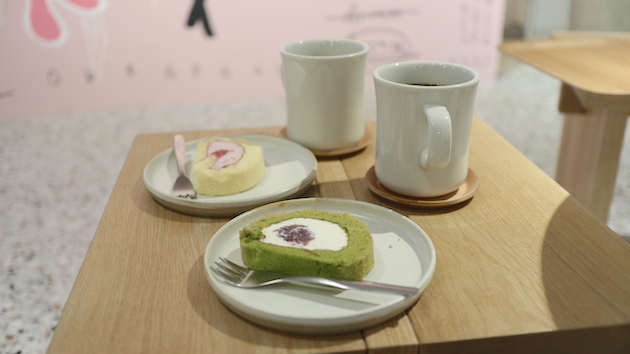 今日はいちごのロールケーキです