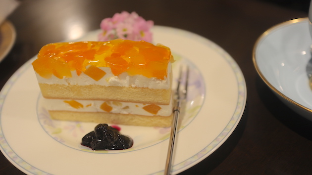 今日は林檎と桃のケーキです
