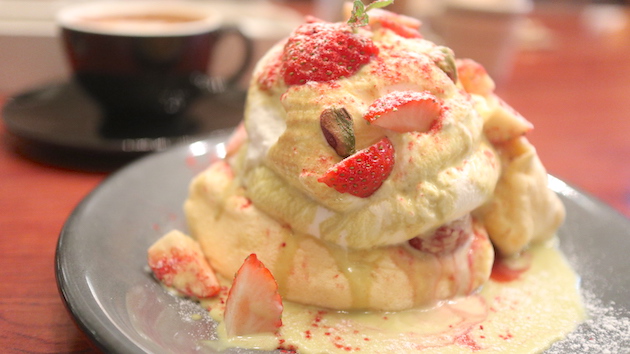 今日は苺とピスタチオのパンケーキです