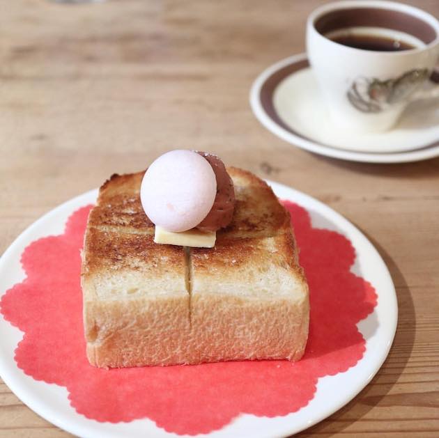 今日は桜あんのバタートーストです