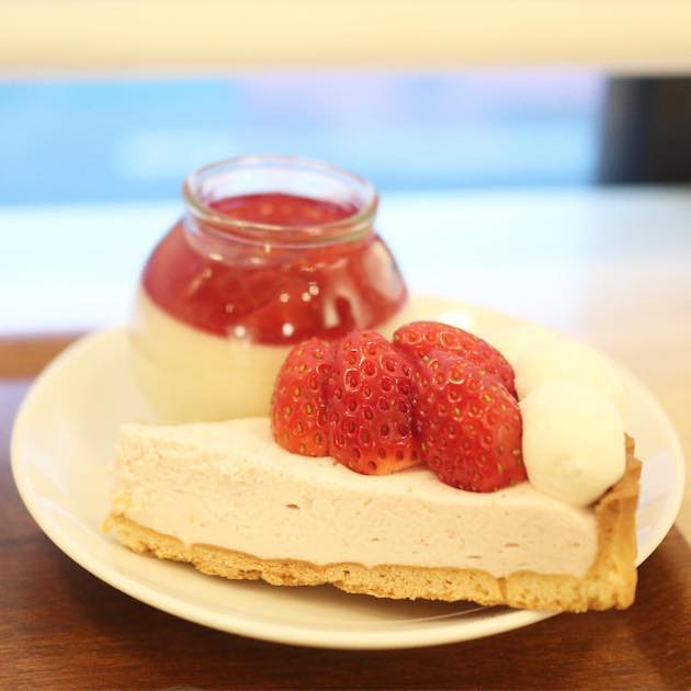 今日はいちごのプリンです
