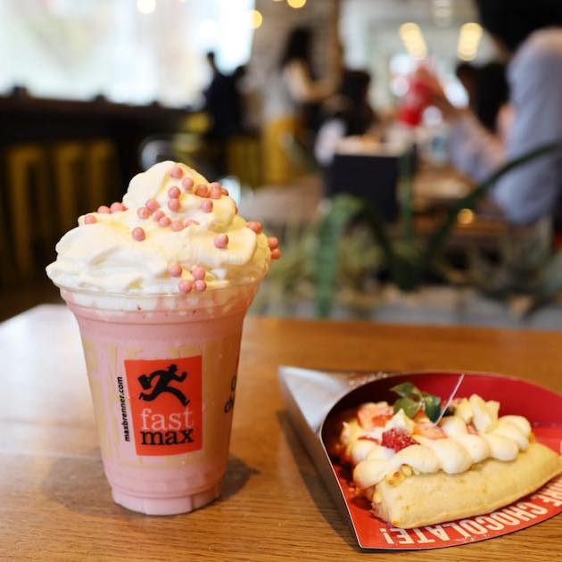 今日はクリームチーズストロベリーチョコテールです