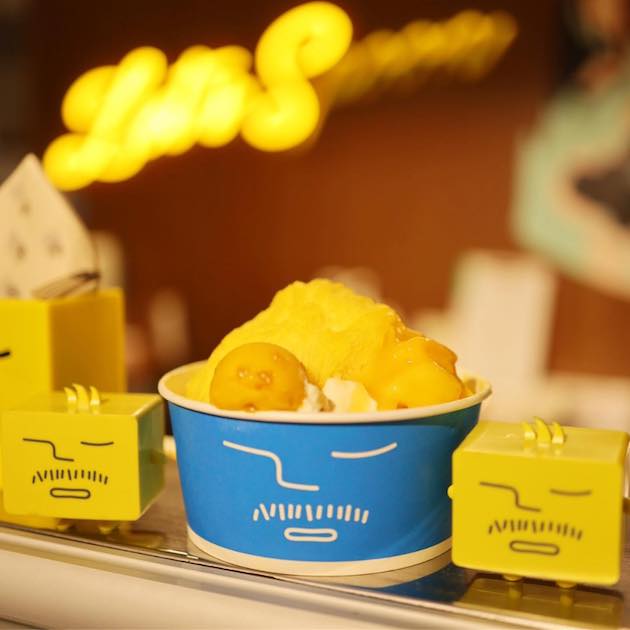 今日はマンゴーかき氷です