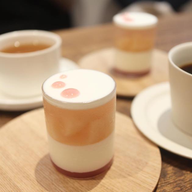 今日は桃のヴェリーヌです