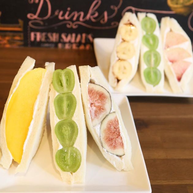 今日はフルーツサンドです