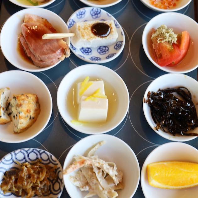 今日は18品の朝ごはんです