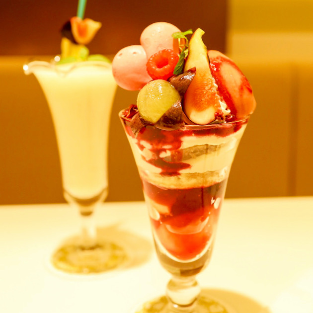 今日は無花果と石榴のマスカルポーネムースパフェです