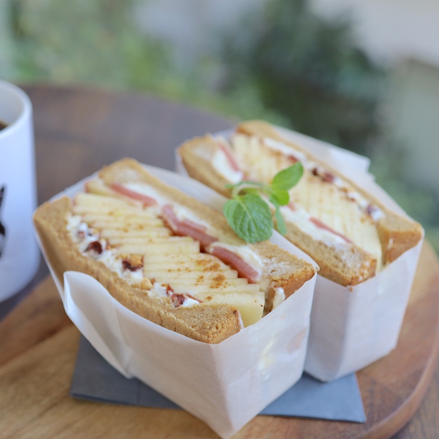 今日はアップルアップルリコッタサンドです