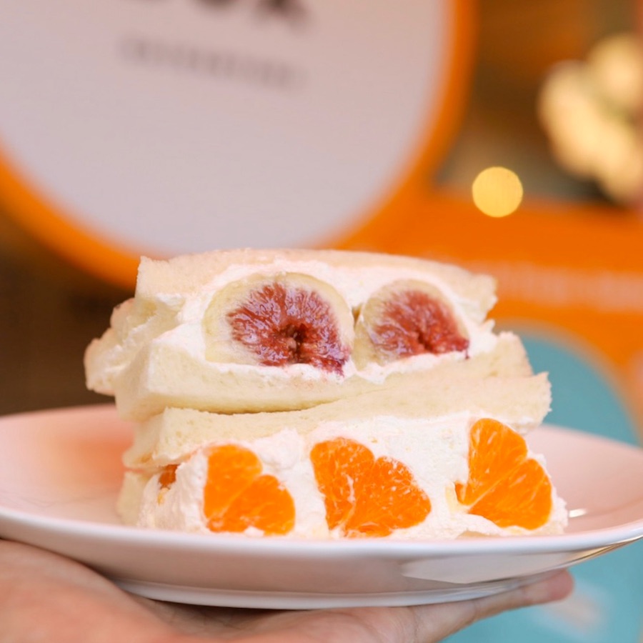 今日はフルーツサンドイッチです