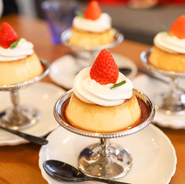 今日はおやつのプリンです