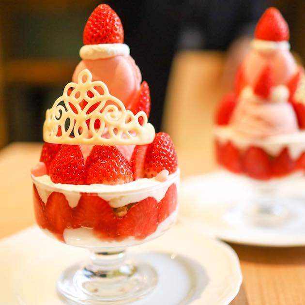 今日はプリンセスいちごパフェです