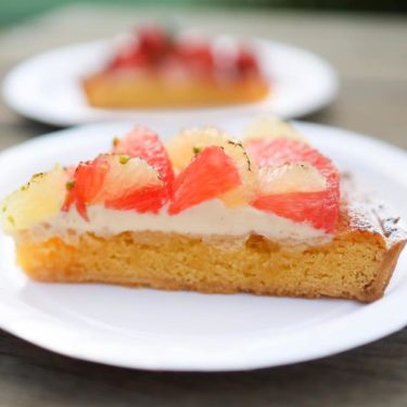 今日はフルーツタルトです