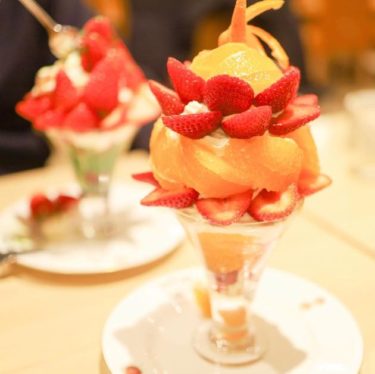 今日はあまおうデコポンパフェです