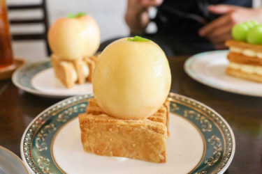 今日は桃のミルフィーユです