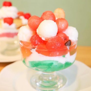 今日はすいかパフェです