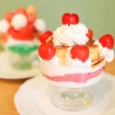 今日はさくらんぼプリンパフェです