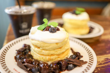 今日はアメリカンチェリー&ブルーベリー パンケーキです