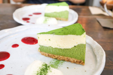 今日は抹茶チーズケーキです