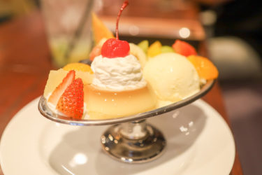 今日はプリンアラモードです