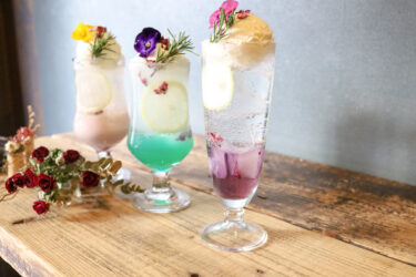 今日はクリームソーダとマフィンです