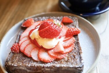 今日はいちごのフレンチトーストです