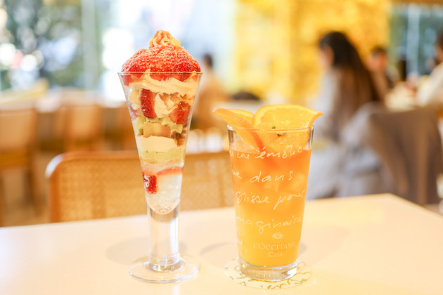 今日はストロベリーパフェです